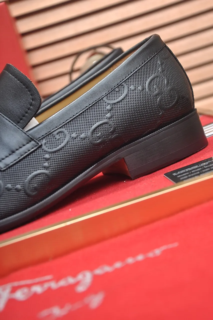 Men's shoes 💰520💶【GUCCI】 (High-end Niuli) New 🍀Gucci* - top version Gucci Peas shoes! Made of imported original cowhide, the inner top layer is comfortable cowhide lining! Original wear-resistant rubber outsole! High quality products! Code number 38-44!